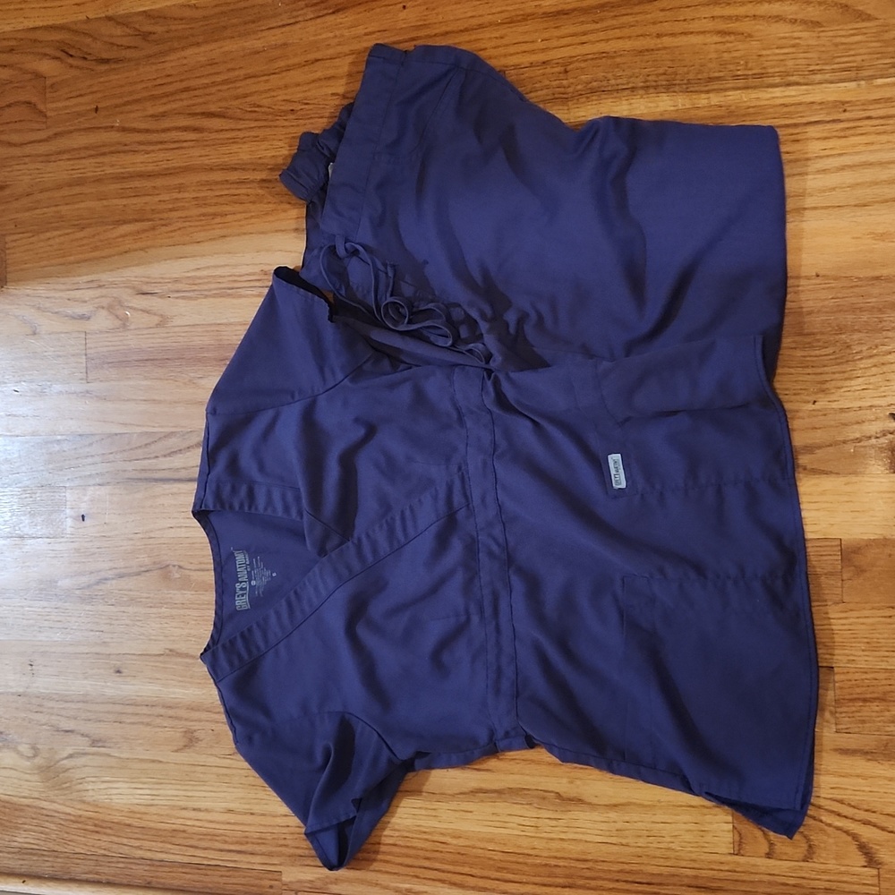 GUC Dark purple Grey's Anatomy scrubs. Top is a small and bottom is xs petite.